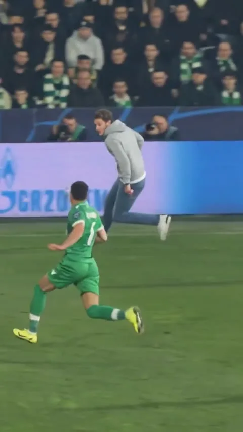 Player in the Ozil Goal AI meme